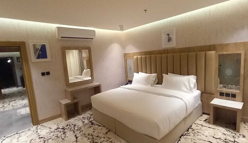 Deluxe Suite