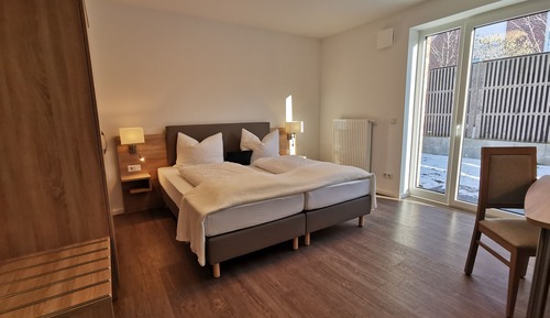Family Room, Roll-in Shower