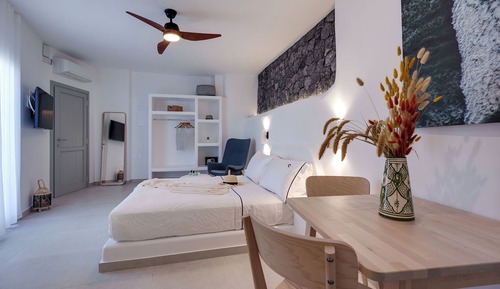 Suite with Pool