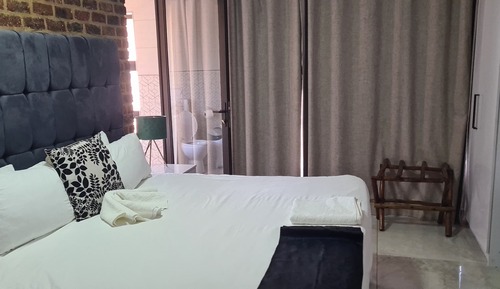 Comfort Room, 1 Queen Bed, Accessible Bathtub, Non Smoking