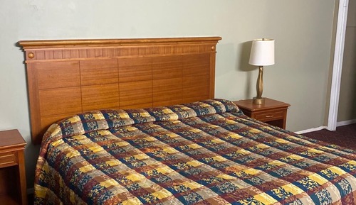 Standard Single Room, 1 King Bed, Smoking