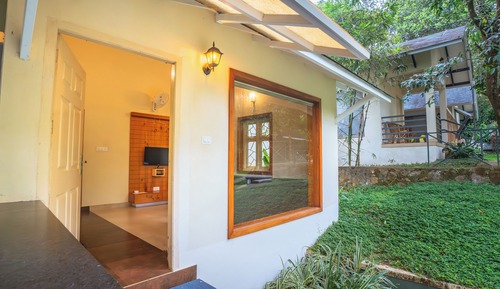 Executive Villa, 1 Queen Bed, Air conditioning, Garden View
