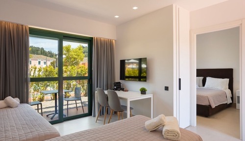 Deluxe Quadruple Room, Pool View