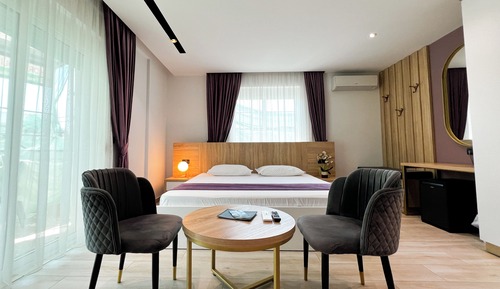 Deluxe Double Room, Partial Lake View