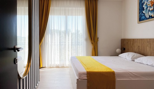 Deluxe Double Room, Partial Lake View