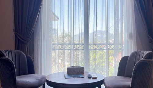 Deluxe Double Room, Partial Lake View