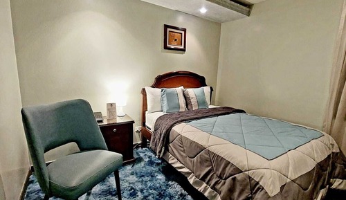 Comfort Room, City View