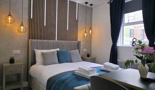 Deluxe Studio Suite, 1 Queen Bed, City View