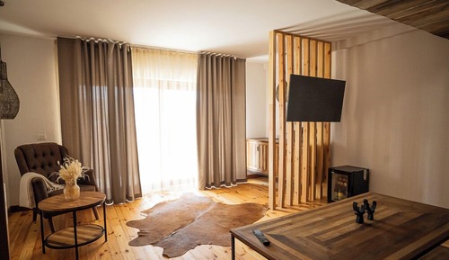Deluxe Studio Suite, Balcony, Courtyard View