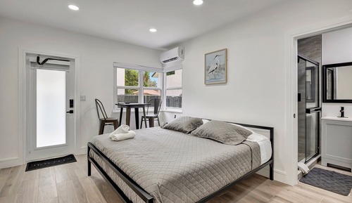 Economy Studio, 1 King Bed, Non Smoking, Patio