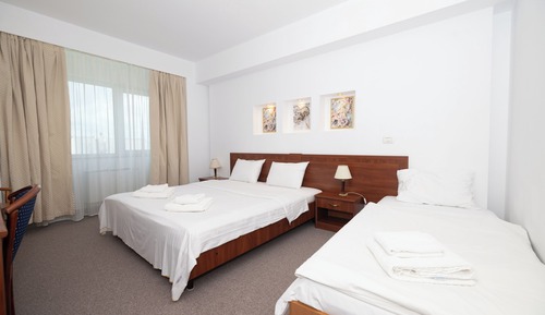 Deluxe Triple Room, City View