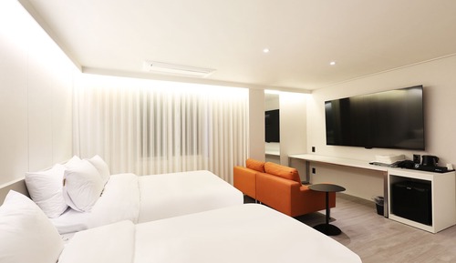 Family Suite, Multiple Beds, Non Smoking, Private Bathroom