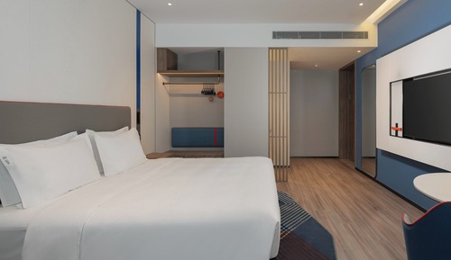 Standard Room, 1 King Bed
