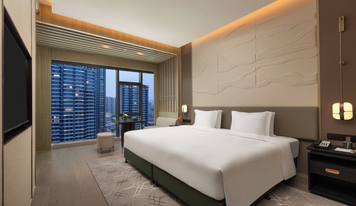 Standard Room, 1 King Bed, Accessible, Club Lounge Access