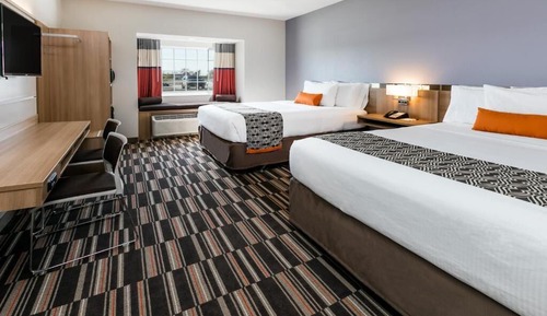 Double Room, 2 Queen Beds, Roll-in Shower, Ensuite
