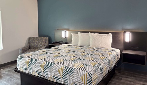 Standard Room, 1 King Bed, Non Smoking