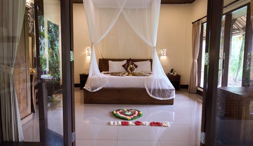 Deluxe Double Room, 1 King Bed, Balcony, Garden View