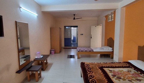 Comfort Room, City View