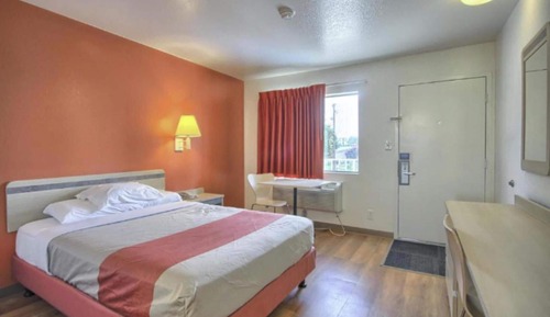 Queen Bed | Non-Smoking, Micfridge