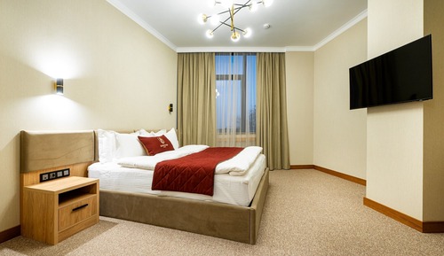 Family Room, Multiple Beds, City View