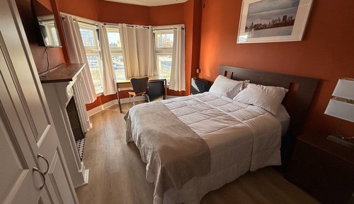 Deluxe Double Room, Half Bath