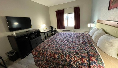 Standard Room, 1 King Bed, Accessible, Non Smoking