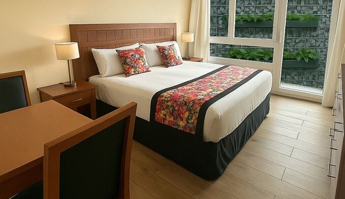 Standard Studio, Balcony