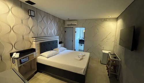 Deluxe Suite, 1 Queen Bed, Non Smoking, Air conditioning
