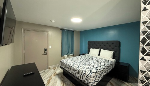 Deluxe Room, 1 Queen Bed, Non Smoking