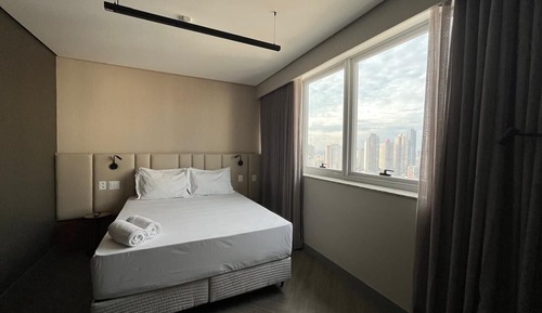 Premium Studio, City View