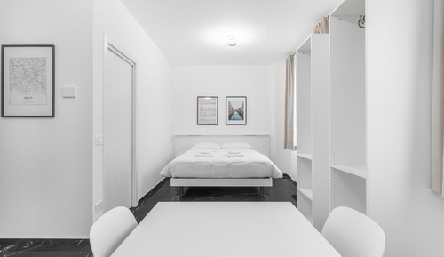 Deluxe Studio