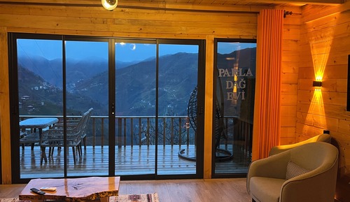 Family Chalet, Hill View