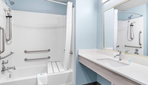 Suite, 1 King Bed, Accessible, Non Smoking