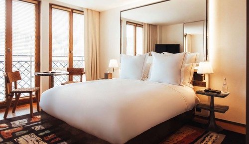 Deluxe Queen Room
