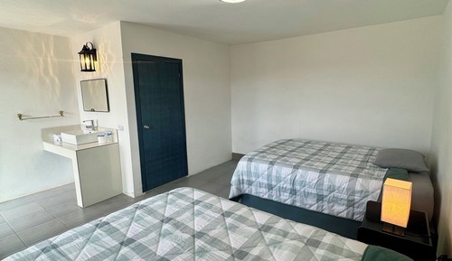 Comfort Room, Mountain View