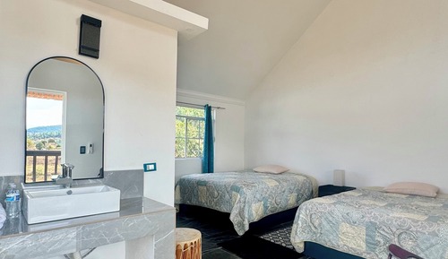 Comfort Room, Mountain View