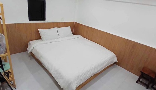 Basic House, 1 King Bed, Private Bathroom, Valley View