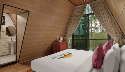 Deluxe Double Tree House Garden View