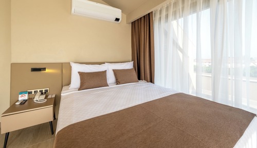 Superior Room, Jetted Tub