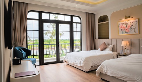 Lake Villa (7BR)