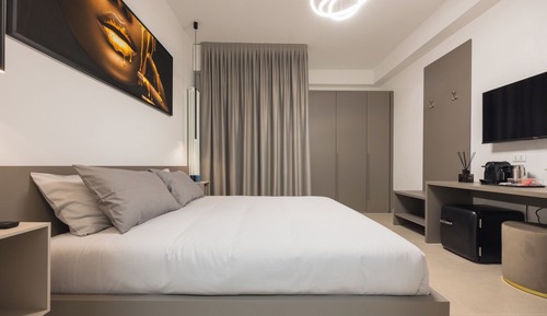 Luxury Room, 1 King Bed, Private Bathroom, City View