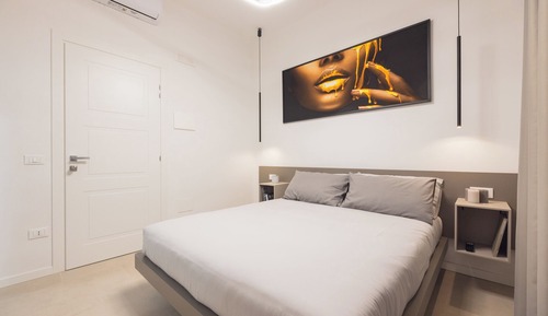 Luxury Room, 1 King Bed, Private Bathroom, City View