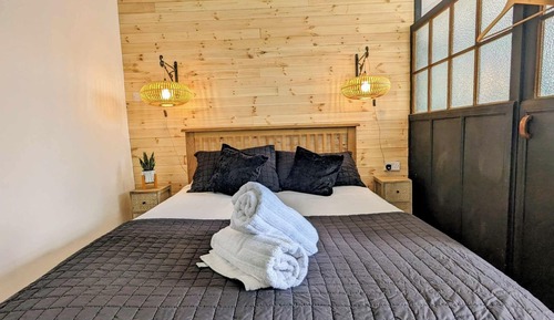 Comfort Studio, 1 Queen Bed, Hill View, Ground Floor