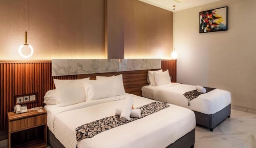 Deluxe Triple Room, Balcony, City View