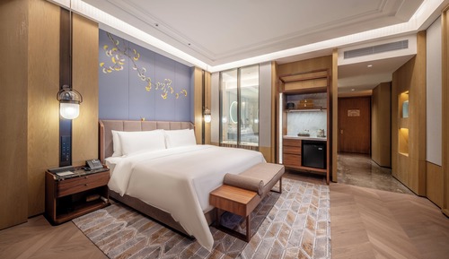 Deluxe King Bed
