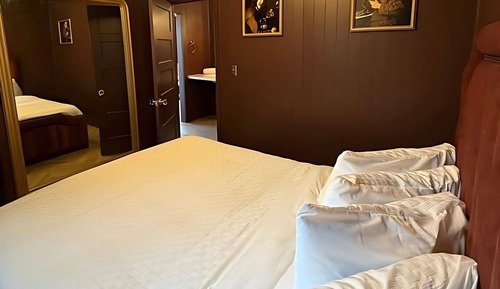 Deluxe Cabin, Lake View