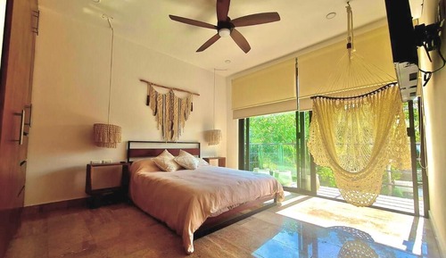 Deluxe Suite, Pool View