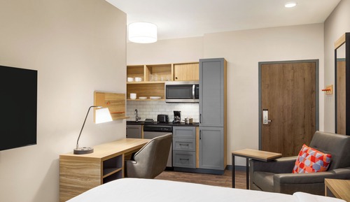 Studio, 1 King Bed, Roll-in Shower (Communications, Mobility)