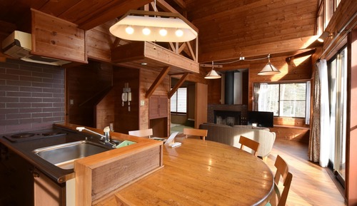 Detached cottage with hot spring and dog park ,Non-smoking