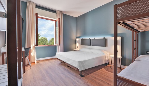 Premium Quadruple Room, Multiple Beds, Non Smoking, Pets Allowed